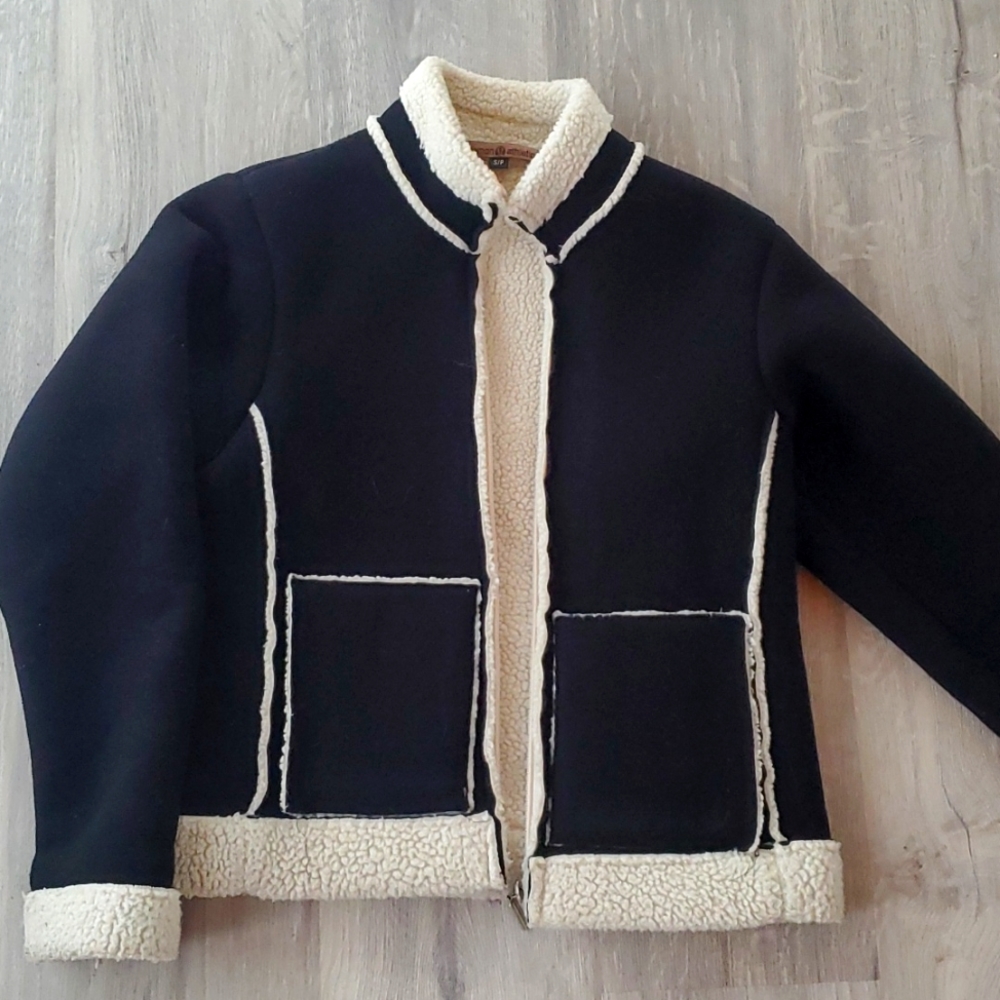 Lululemon jacket size small